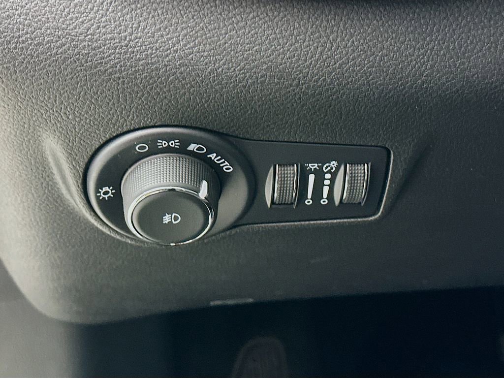 Certified 2024 Jeep Compass Limited image 17