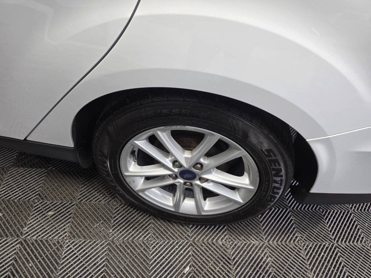 Used 2016 Ford Focus SE FWD image 24