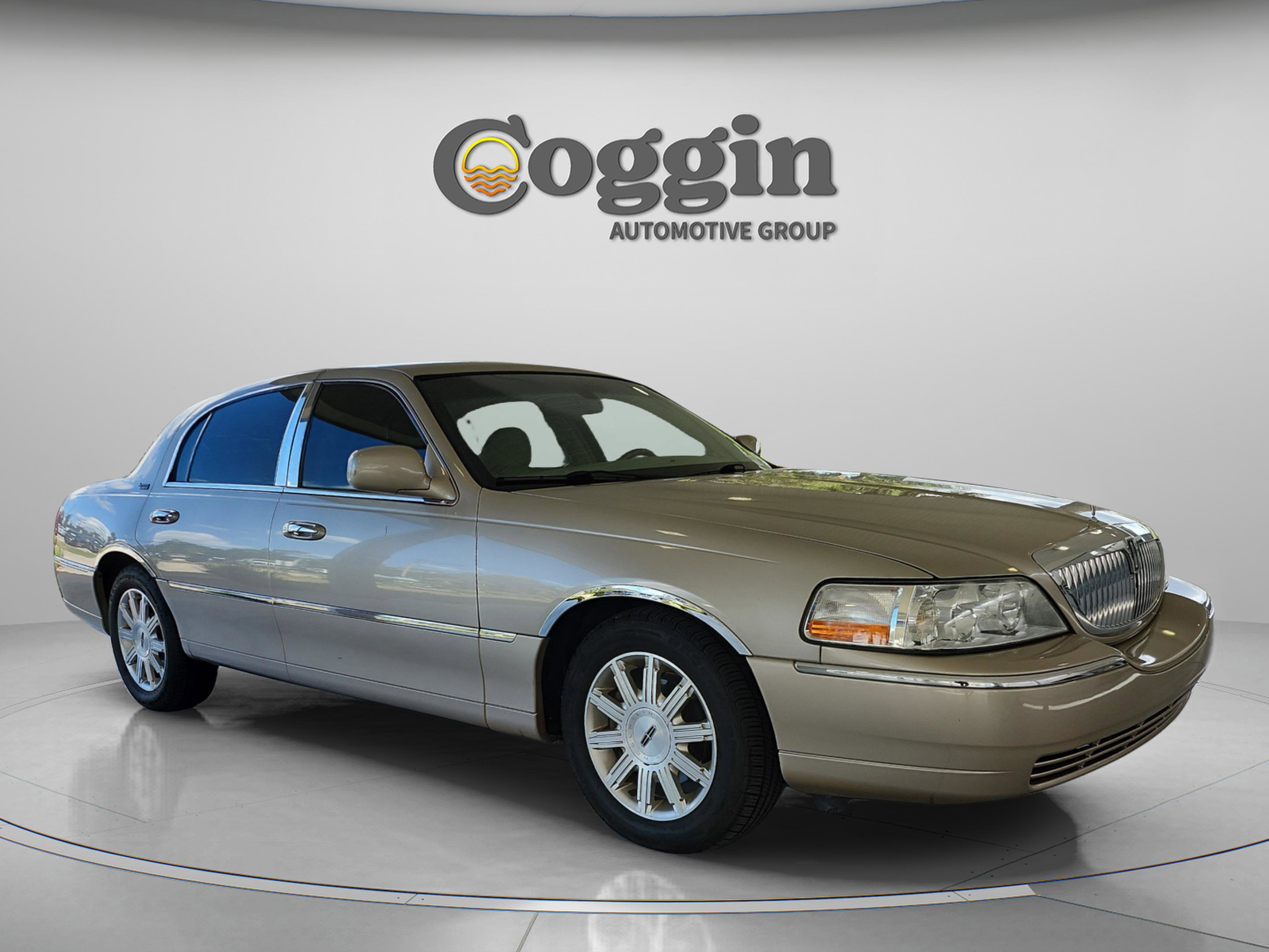 Used 2009 Lincoln Town Car Signature Limited RWD image 6