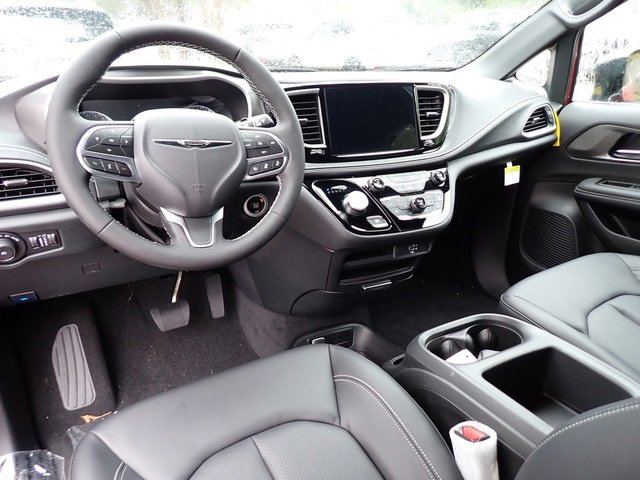 New 2026 Chrysler Pacifica Select image 15