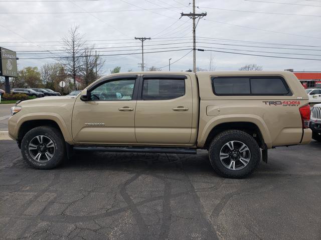Used 2017 Toyota Tacoma TRD Sport w/ Tow Package (A/T) AWD/4WD image 6