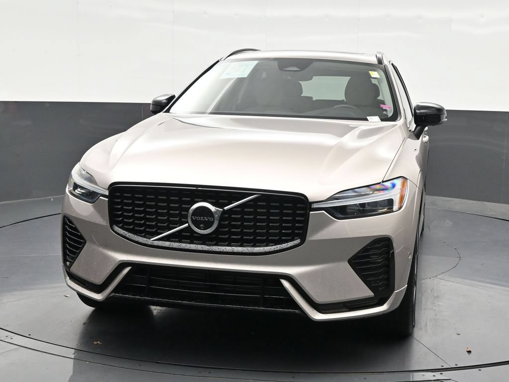 Used 2025 Volvo XC60 T8 Plus w/ Protection Package Premier AWD/4WD image 9