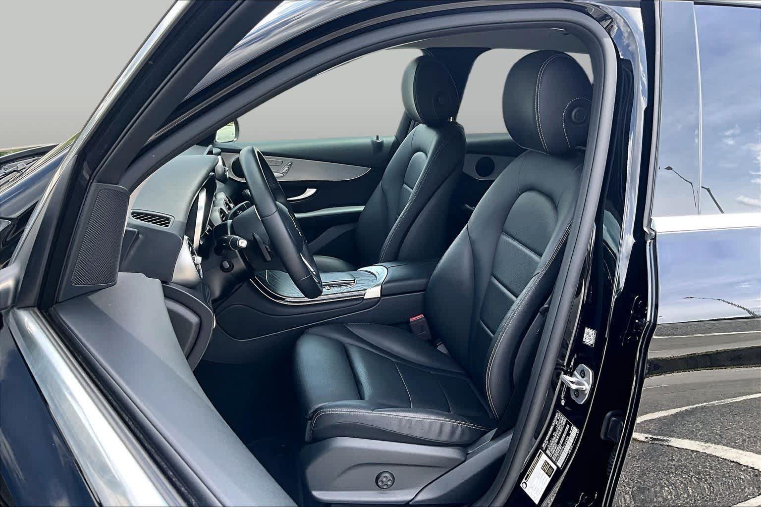 Certified 2022 Mercedes-Benz GLC 300 w/ Premium Package Lite image 8