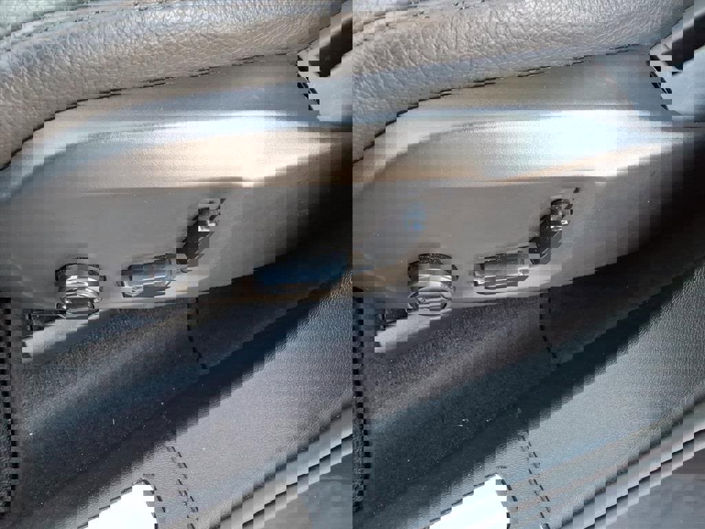 Certified 2025 Volvo XC60 B5 Plus image 17