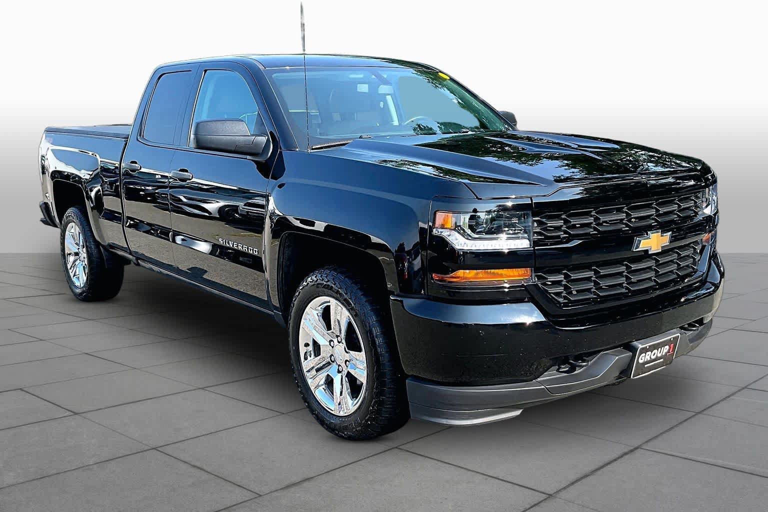 Used 2018 Chevrolet Silverado 1500 Custom w/ Trailering Package AWD/4WD image 3