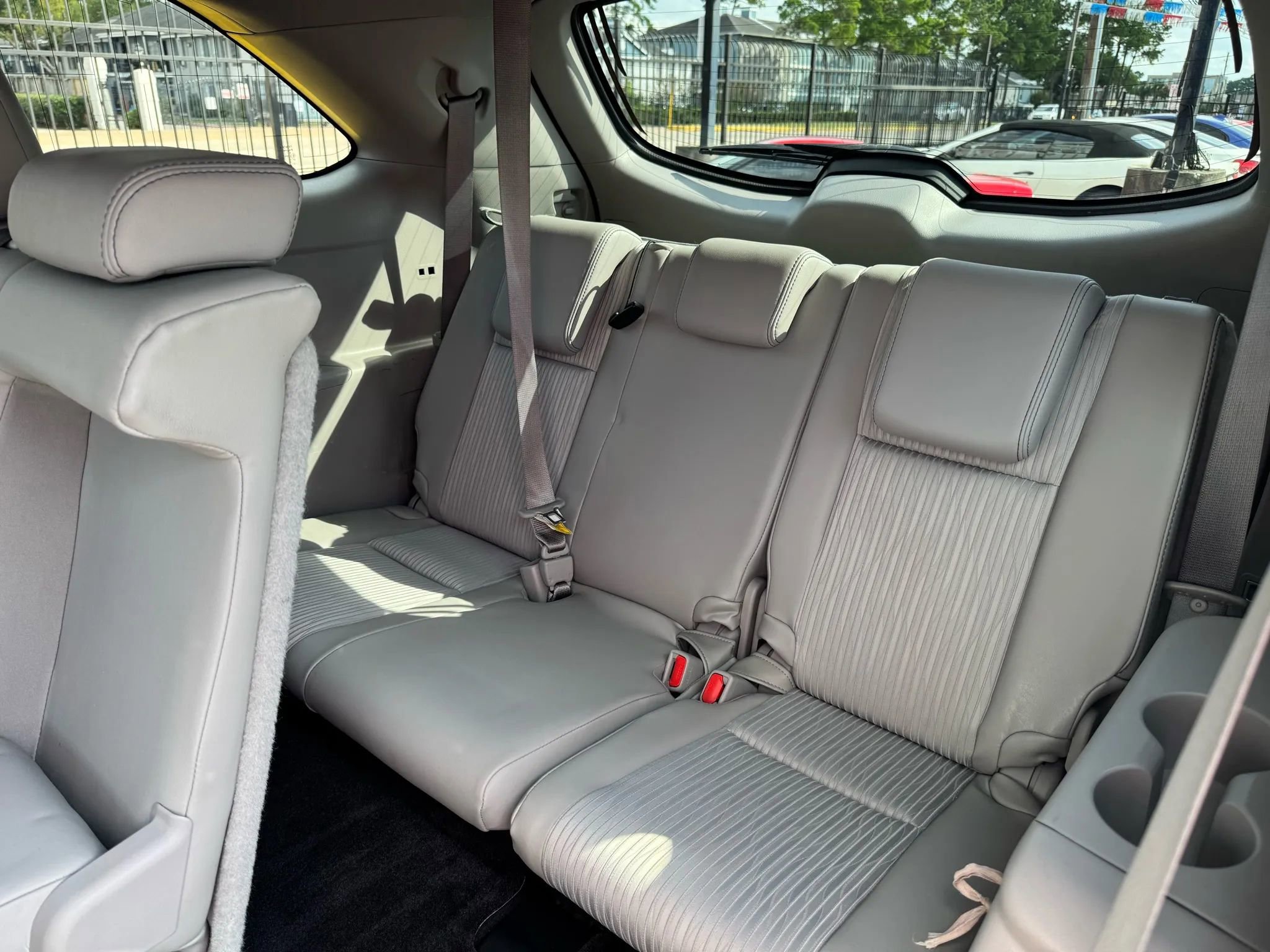 Used 2015 Toyota Highlander LE image 24