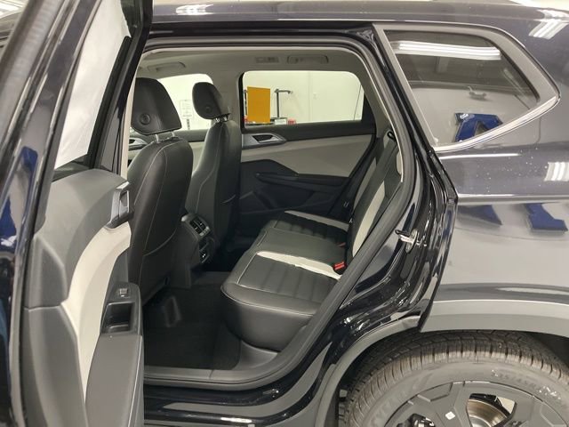 New 2026 Volkswagen Taos SEL image 8