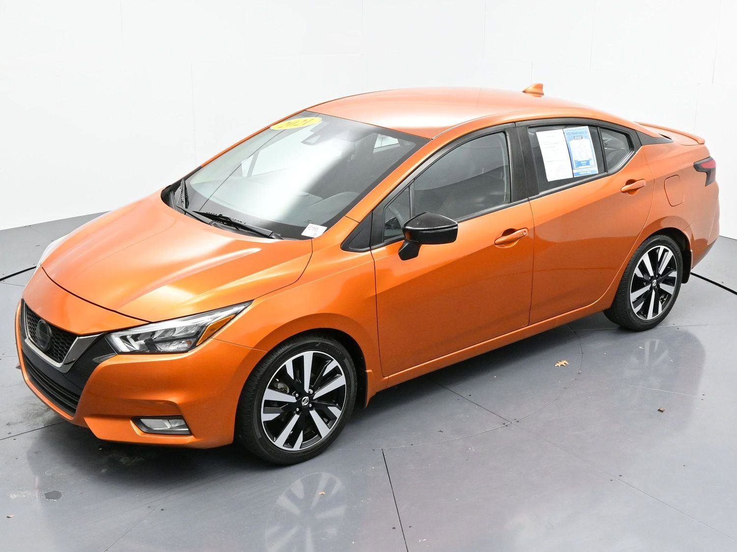 Used 2021 Nissan Versa SR w/ Convenience Package image 32