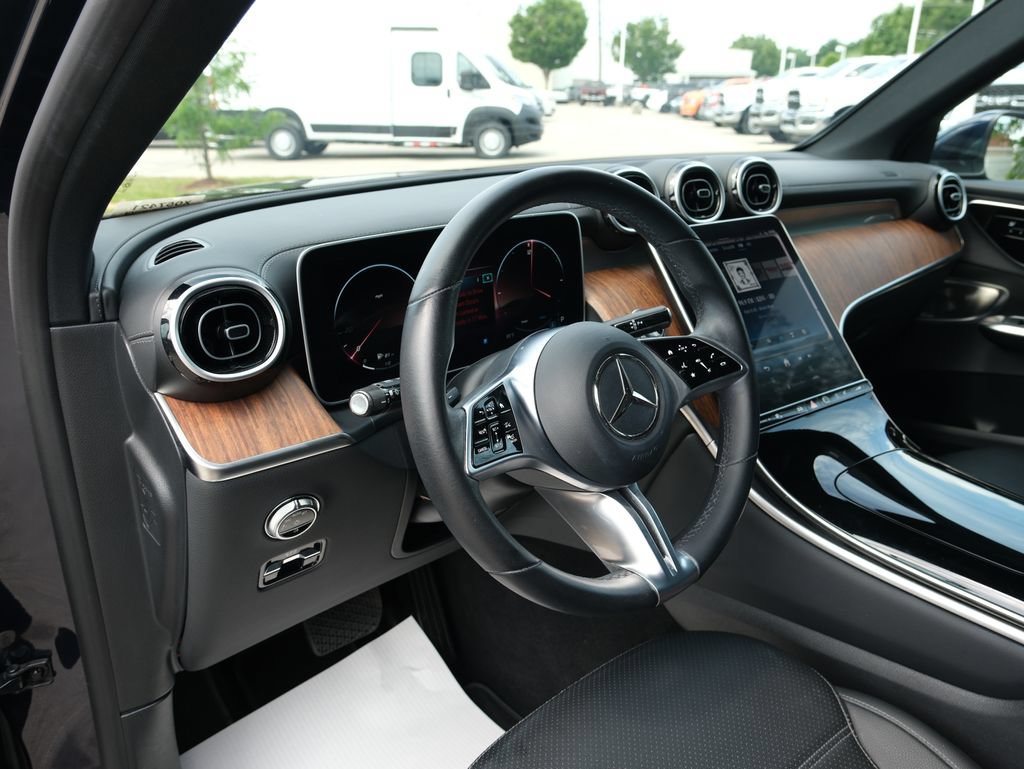 Used 2023 Mercedes-Benz GLC 300 image 3