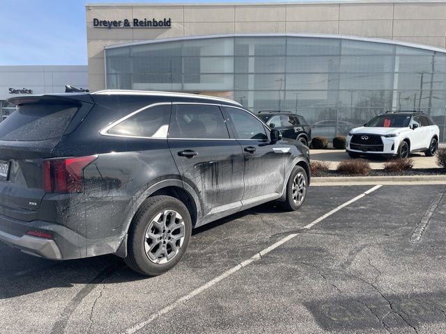 Used 2024 Kia Sorento S w/ Panoramic Sunroof Package image 3