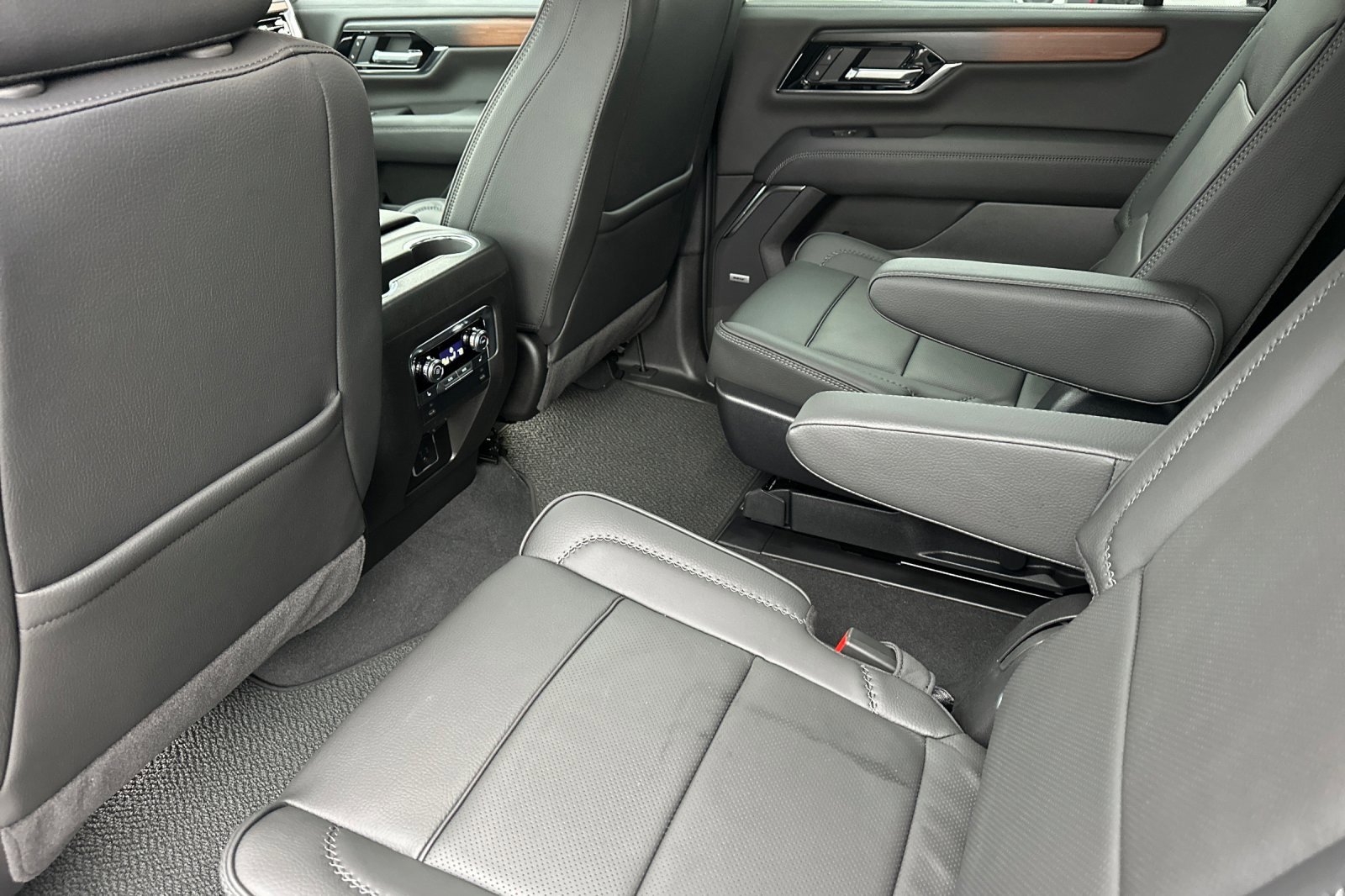 New 2026 GMC Yukon XL Denali image 13