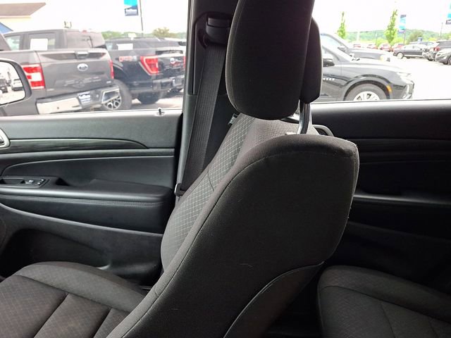 Used 2019 Jeep Grand Cherokee Laredo AWD/4WD image 22