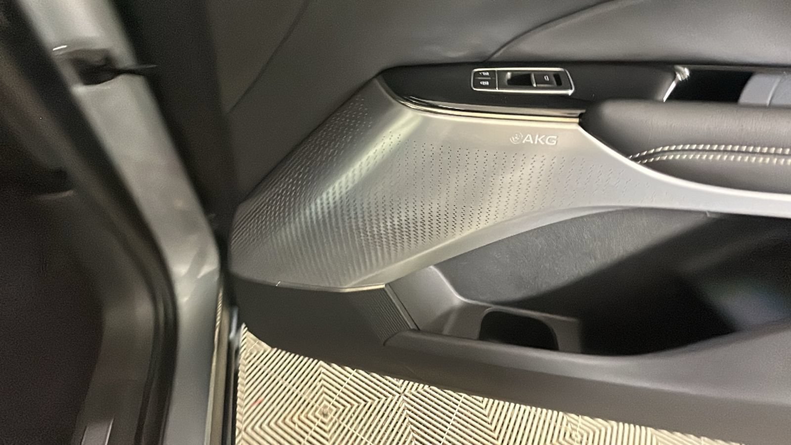 Used 2023 Cadillac Lyriq AWD image 38