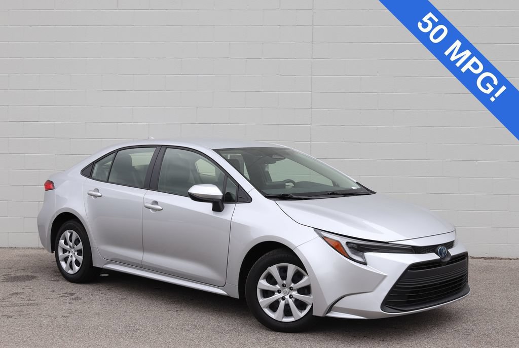 Used 2025 Toyota Corolla LE FWD image 1