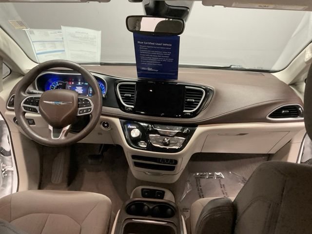 Used 2021 Chrysler Pacifica Touring FWD image 28