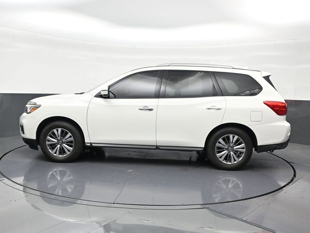 Used 2020 Nissan Pathfinder SV image 2