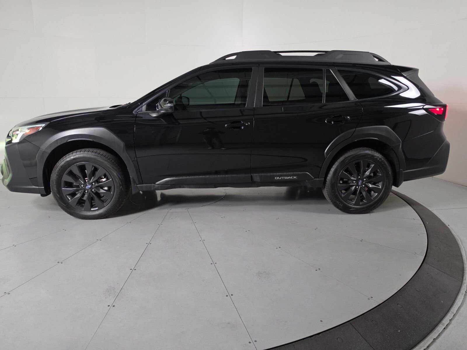 Certified 2025 Subaru Outback Onyx Edition AWD/4WD image 2