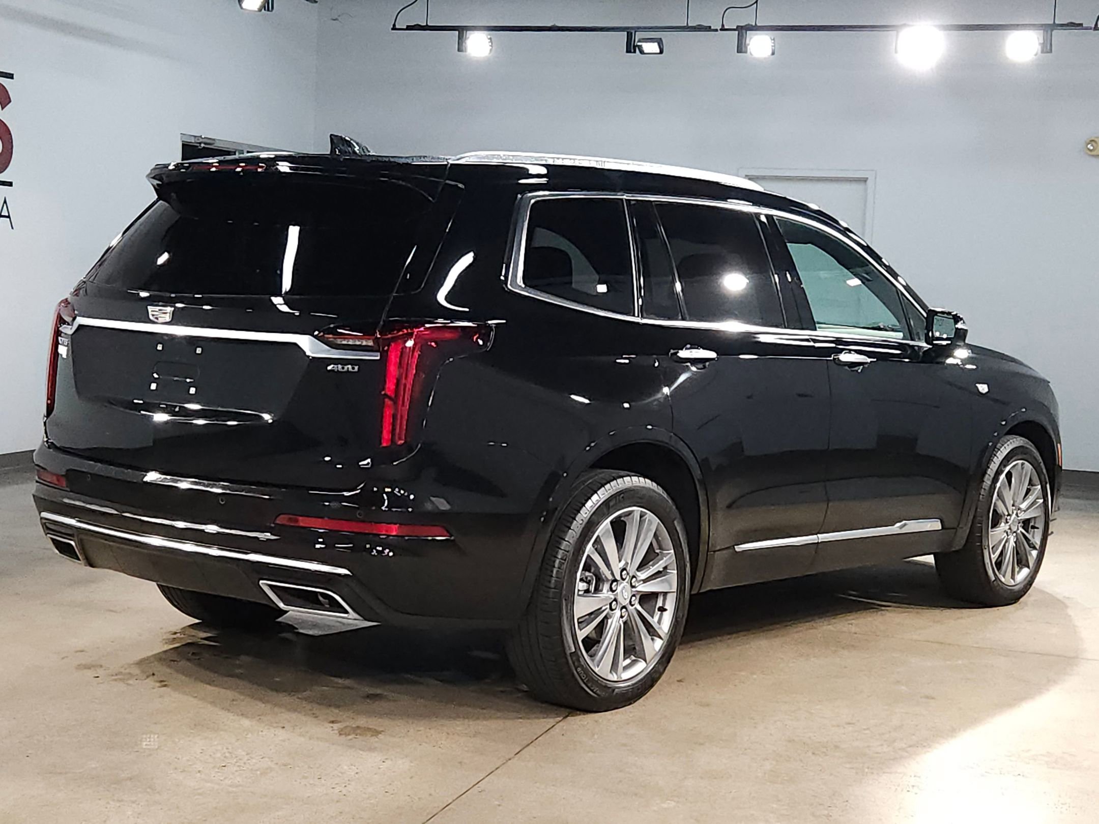 Used 2025 Cadillac XT6 Premium Luxury image 7