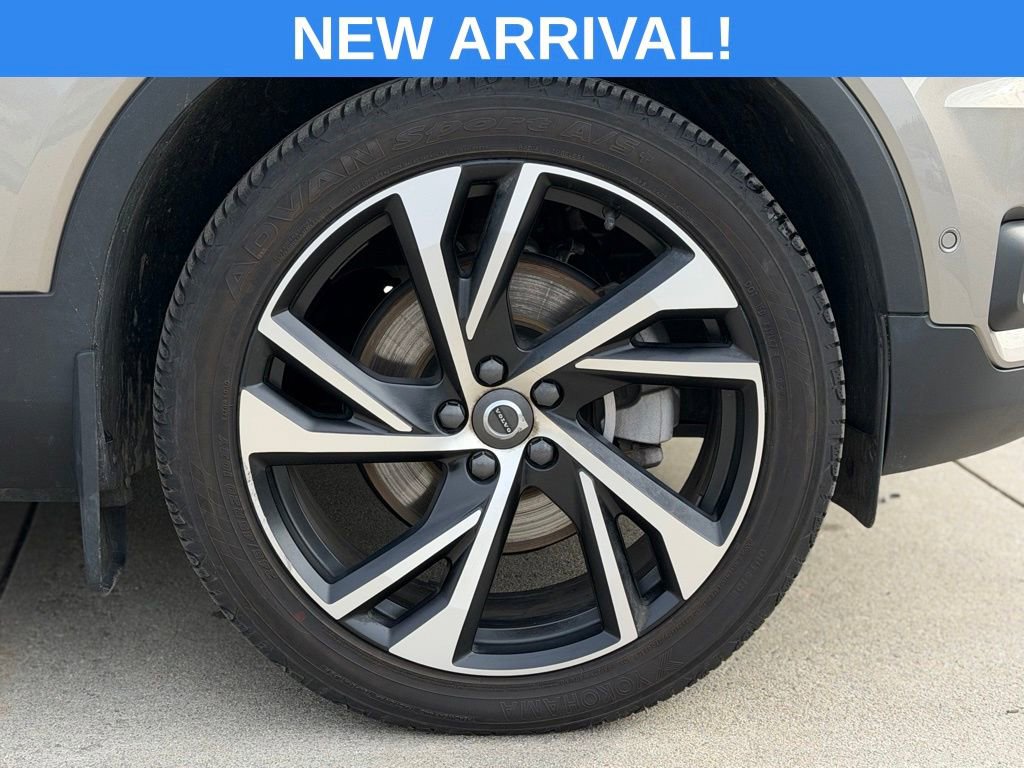 Used 2022 Volvo XC40 T5 R-Design w/ Advanced Package image 8