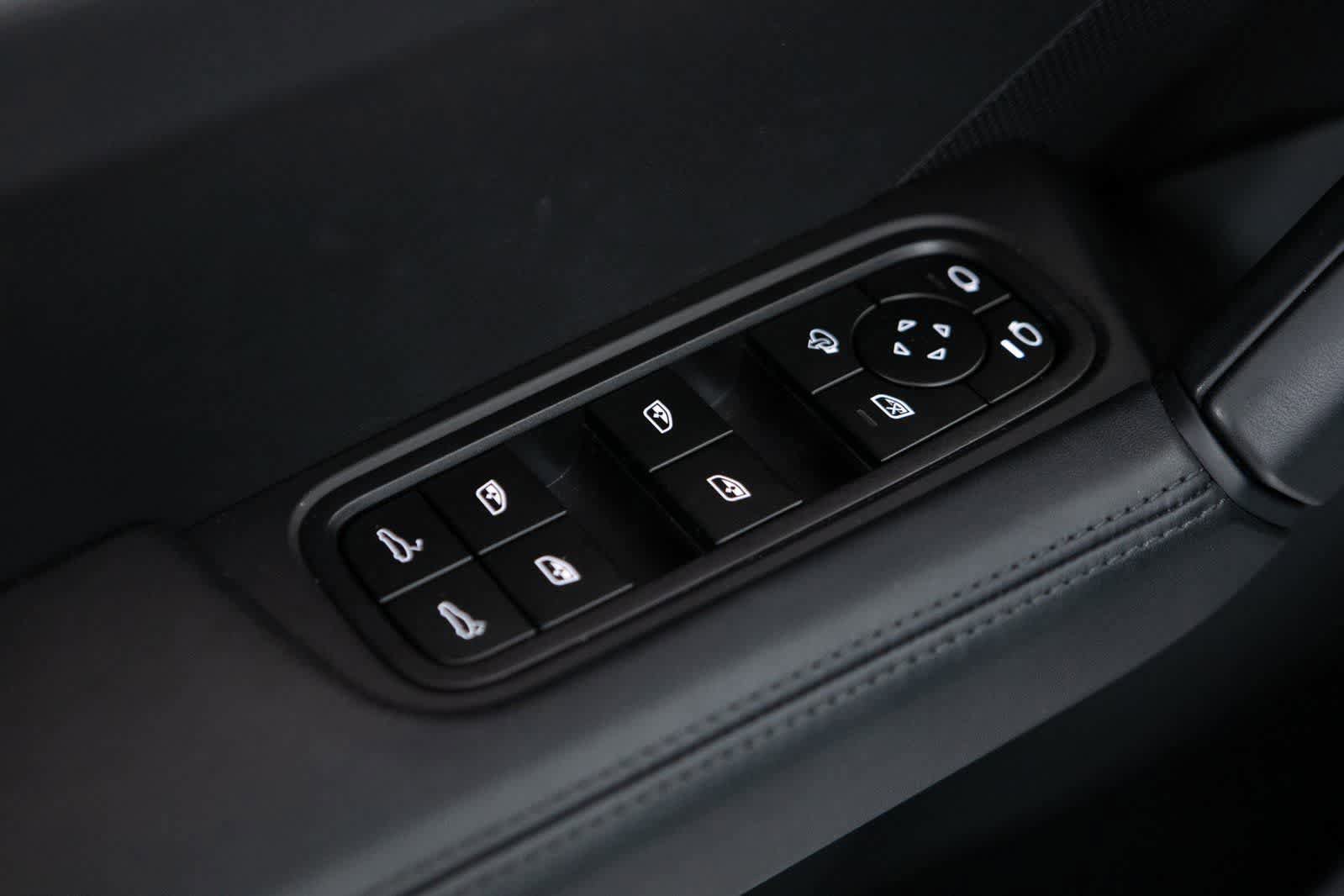 Certified 2025 Porsche Cayenne S AWD/4WD image 18