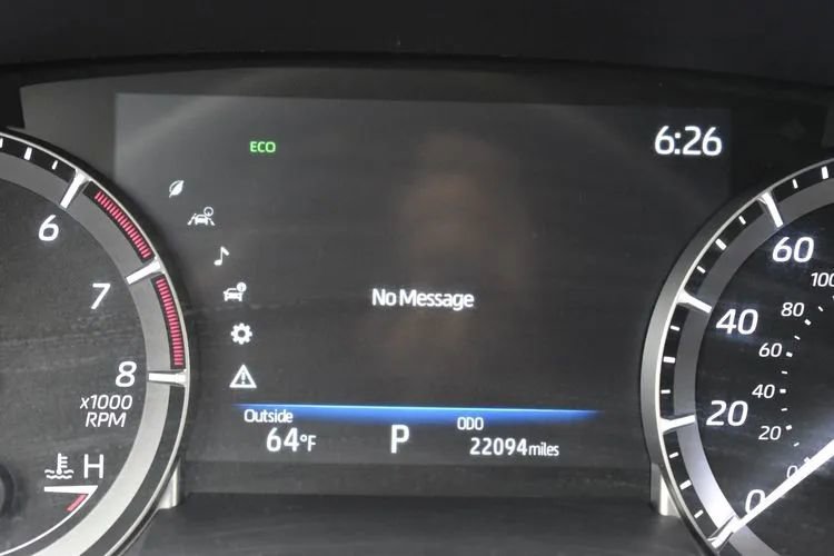 Used 2025 Toyota Highlander LE FWD image 29