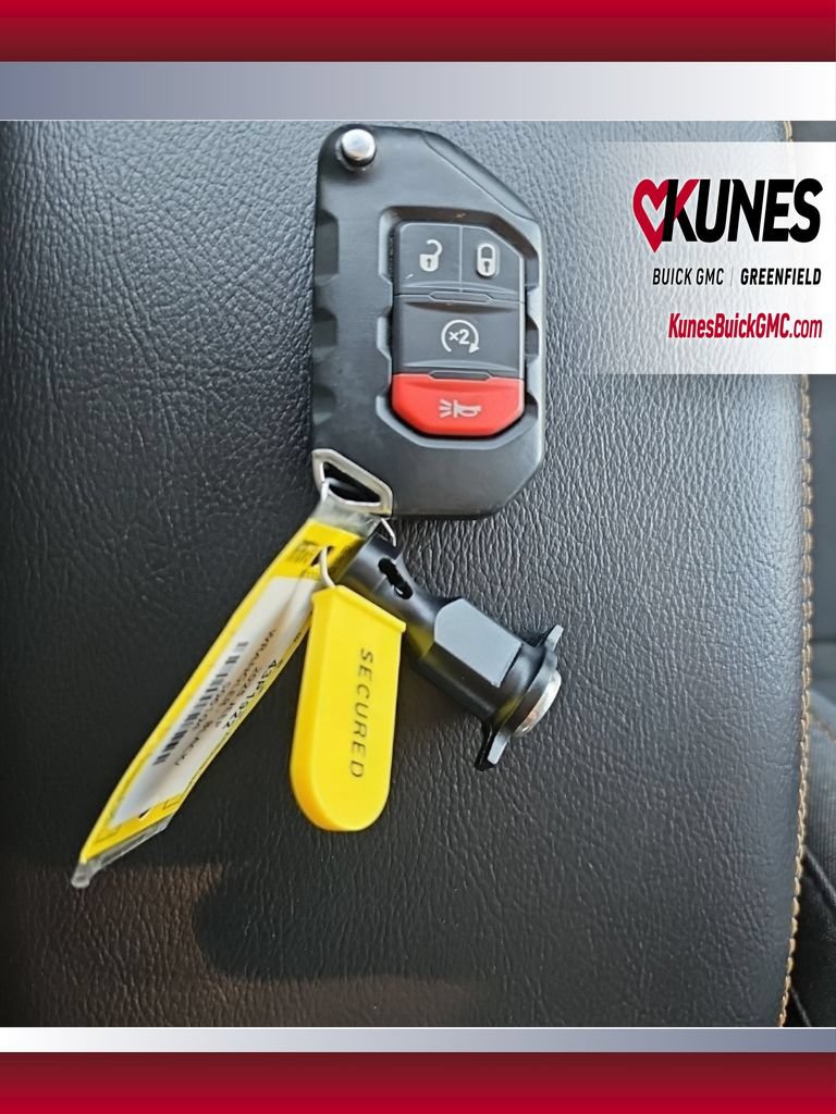 Used 2025 Jeep Wrangler Unlimited Sahara AWD/4WD image 18