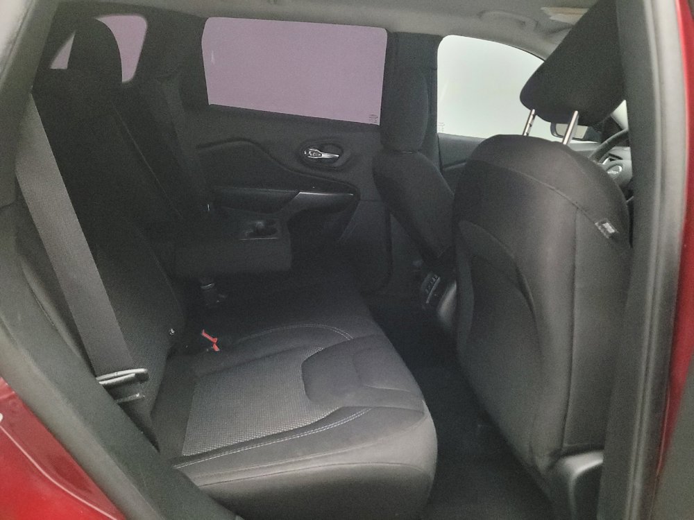 Used 2019 Jeep Cherokee Latitude w/ Popular Appearance Group FWD image 19