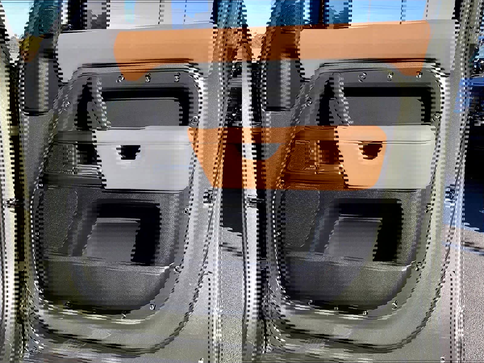 Used 2025 Land Rover Defender 110 X-Dynamic SE image 25