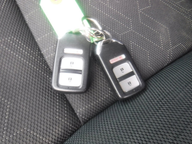 Used 2016 Honda Fit EX image 37