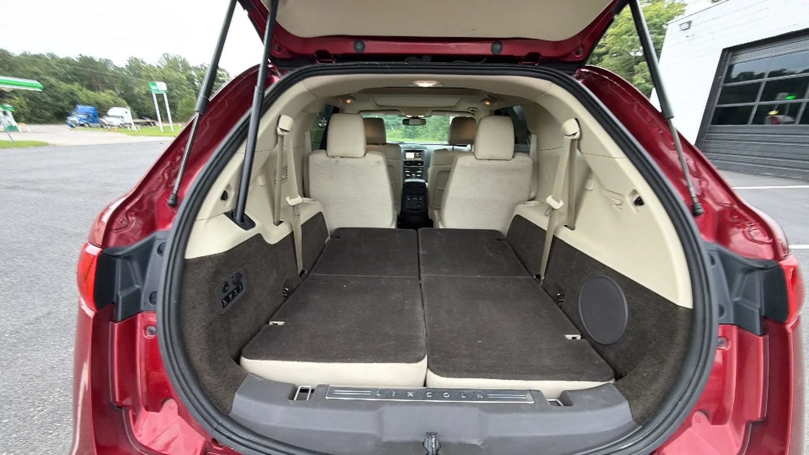 Used 2019 Lincoln MKT AWD image 72