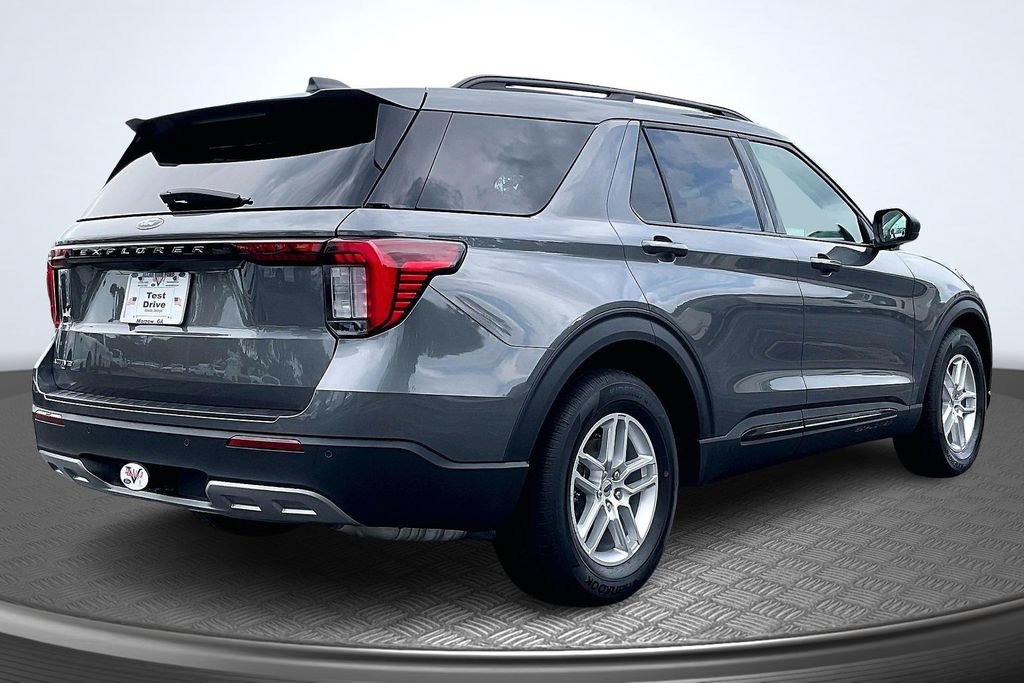 Used 2026 Ford Explorer Active w/ Active Comfort Package RWD image 7
