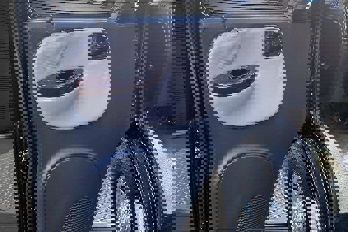 Used 2001 Dodge B3500 image 17