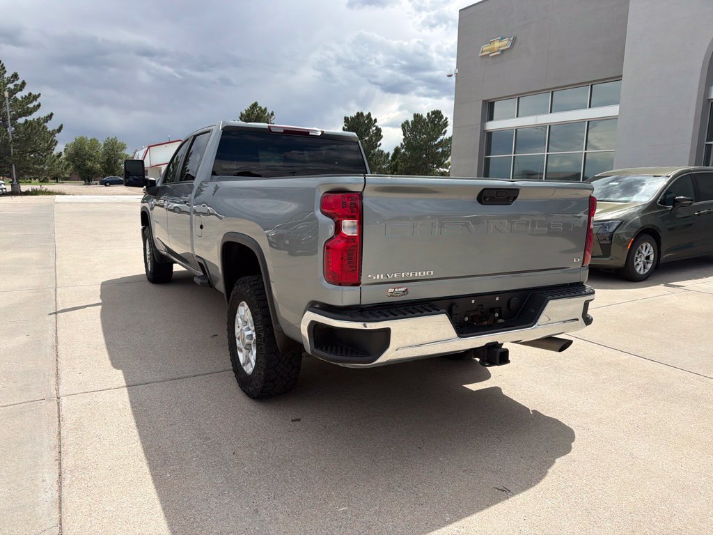 Used 2024 Chevrolet Silverado 2500 LT AWD/4WD image 3