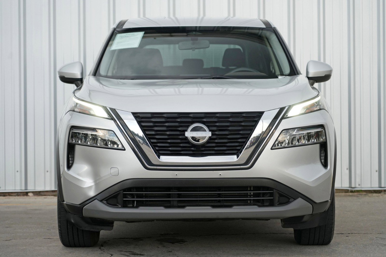 Used 2023 Nissan Rogue SV image 6