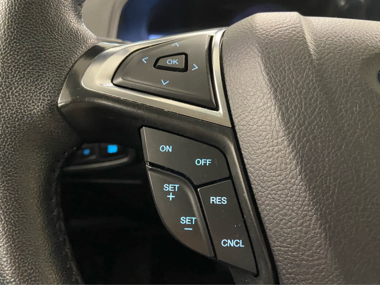 Used 2024 Ford Edge SEL w/ Convenience Package image 17