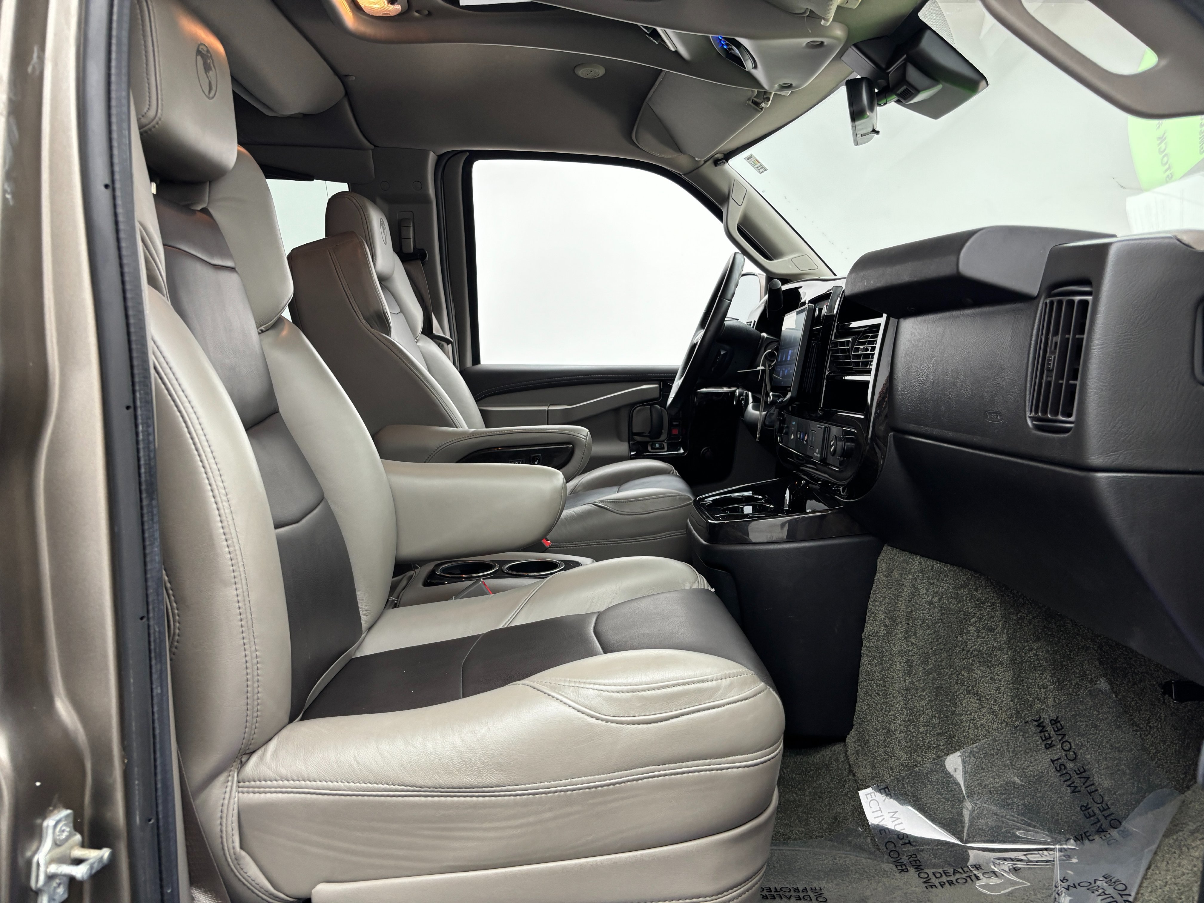 Used 2021 GMC Savana 3500 LS w/ Chrome Appearance Package RWD image 24