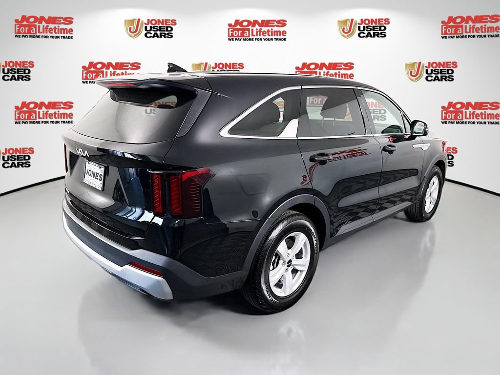 Certified 2025 Kia Sorento LX FWD image 16
