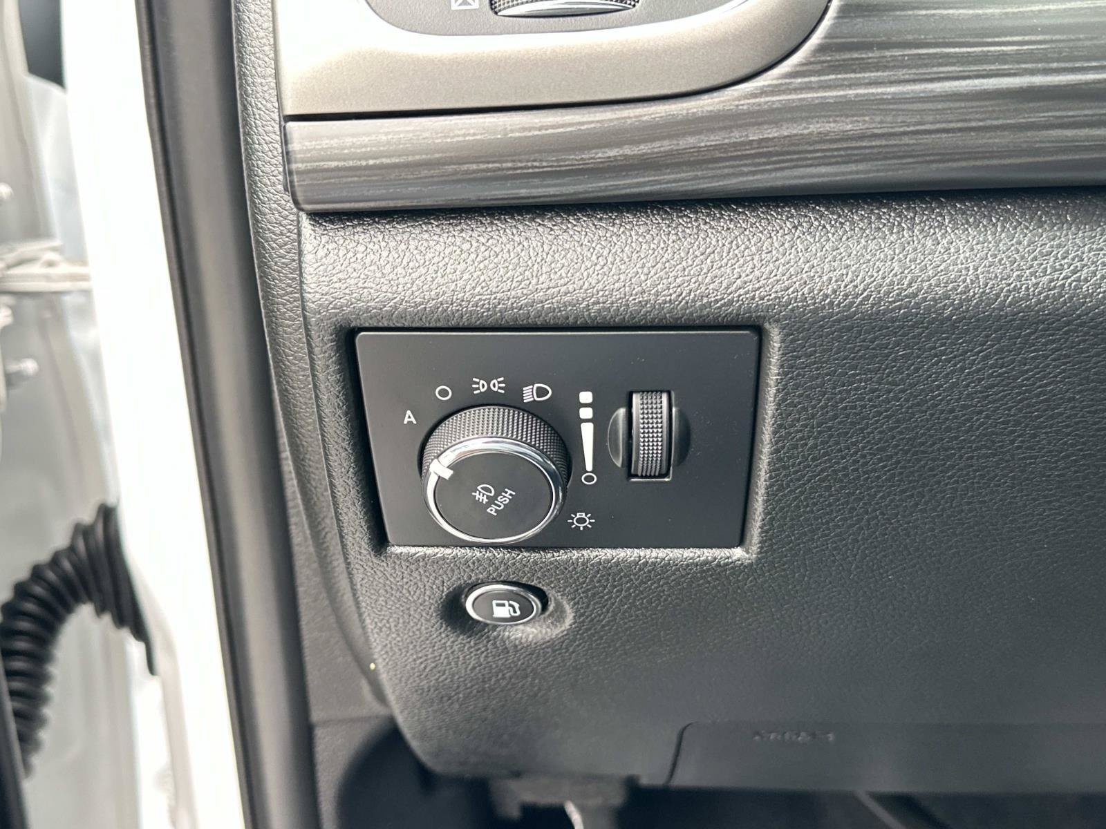 Used 2022 Jeep Grand Cherokee Laredo X AWD/4WD image 17
