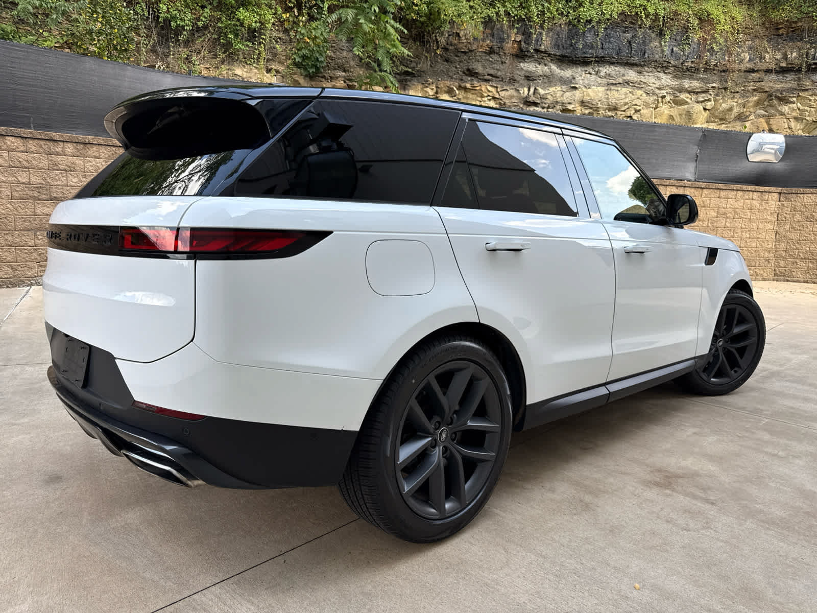 Certified 2024 Land Rover Range Rover Sport SE AWD/4WD image 3