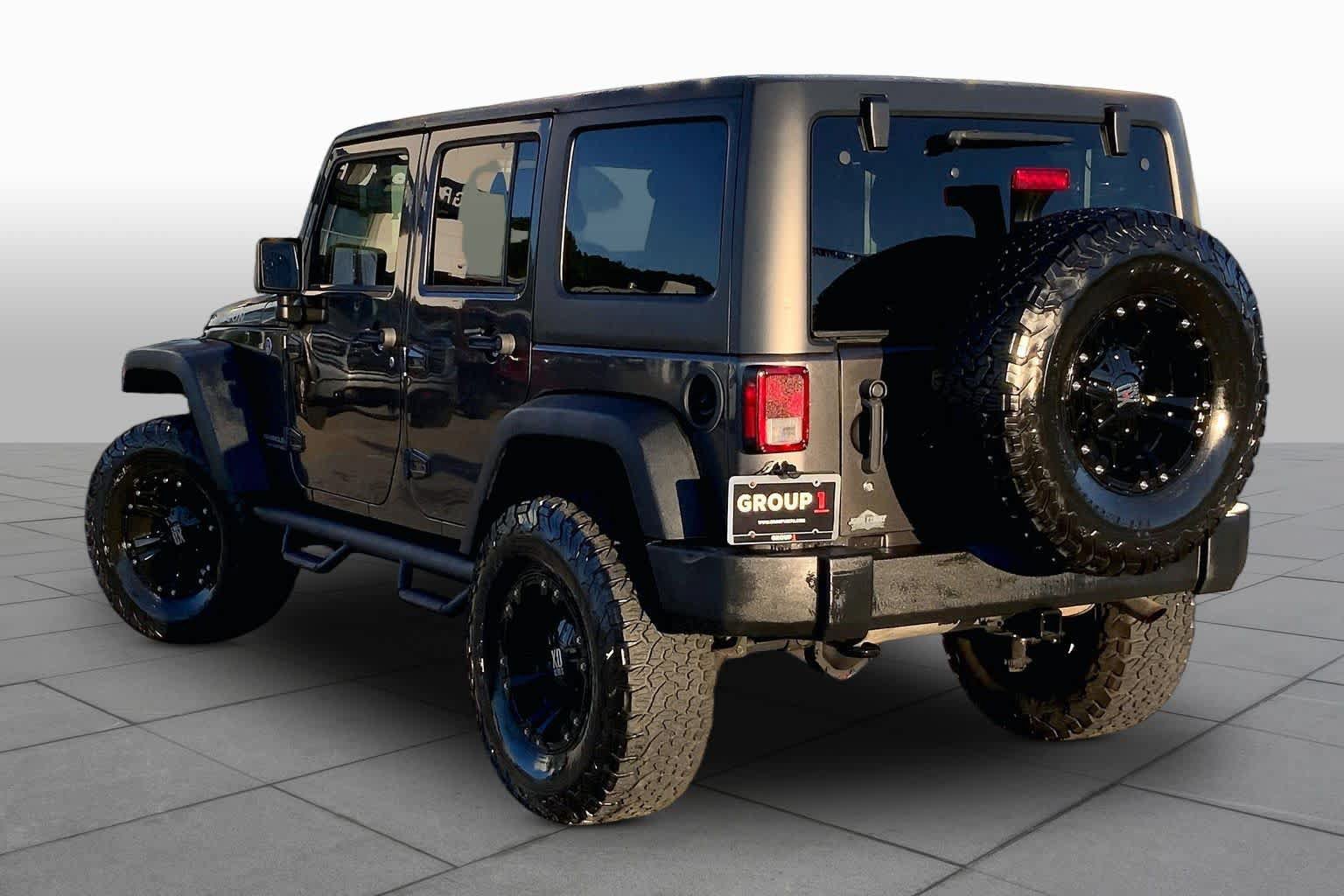 Used 2017 Jeep Wrangler Unlimited Rubicon AWD/4WD image 11
