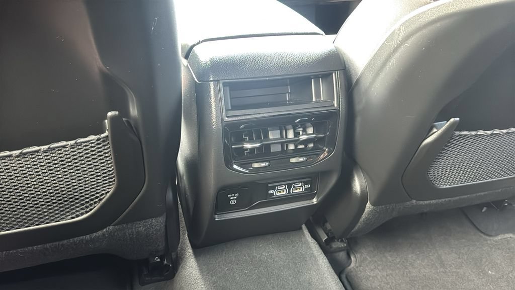 Used 2023 Jeep Grand Cherokee Altitude AWD/4WD image 16