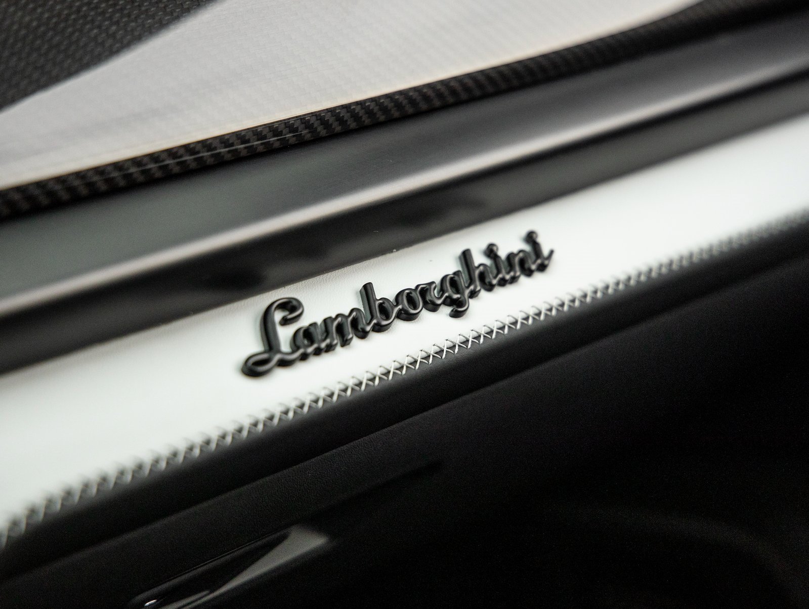 Used 2025 Lamborghini Urus SE image 33