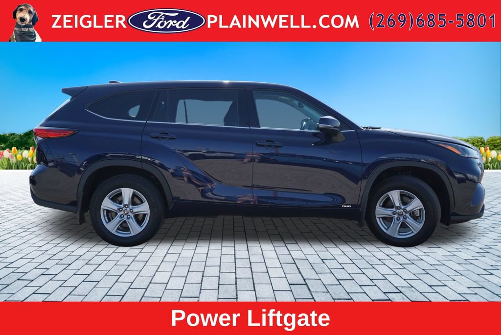 Used 2022 Toyota Highlander LE AWD/4WD image 6