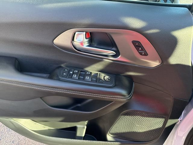 New 2026 Chrysler Pacifica Select image 6