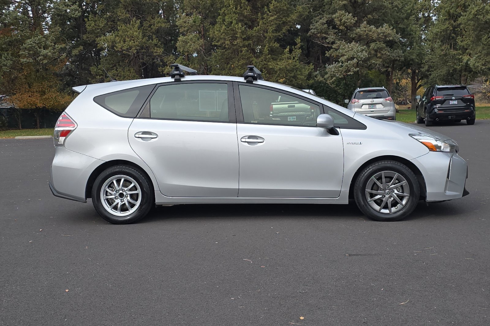 Used 2017 Toyota Prius V Four image 3