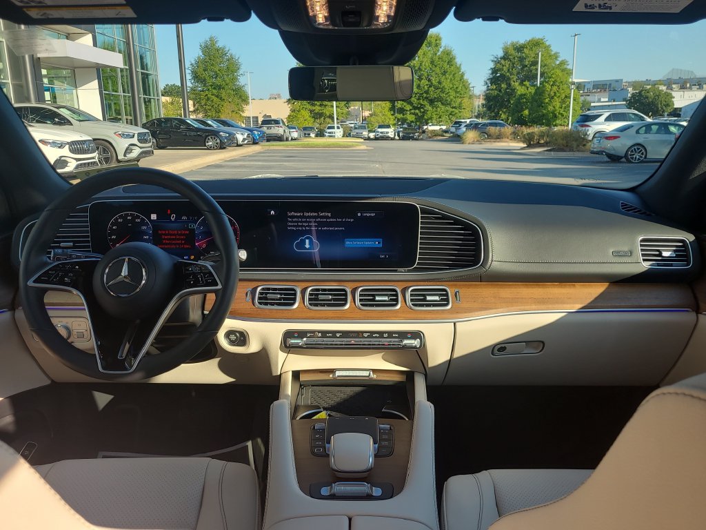 Used 2025 Mercedes-Benz GLS 450 4MATIC image 23