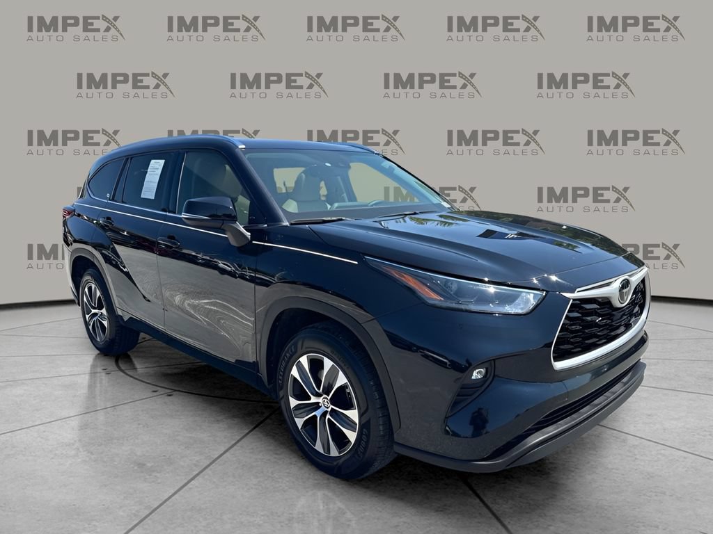 Used 2021 Toyota Highlander XLE FWD image 4