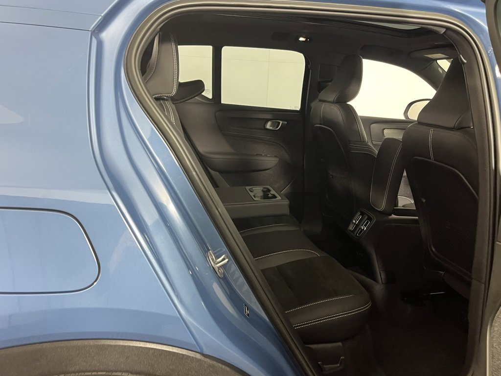 Used 2023 Volvo XC40 B5 Ultimate w/ Protection Package image 33