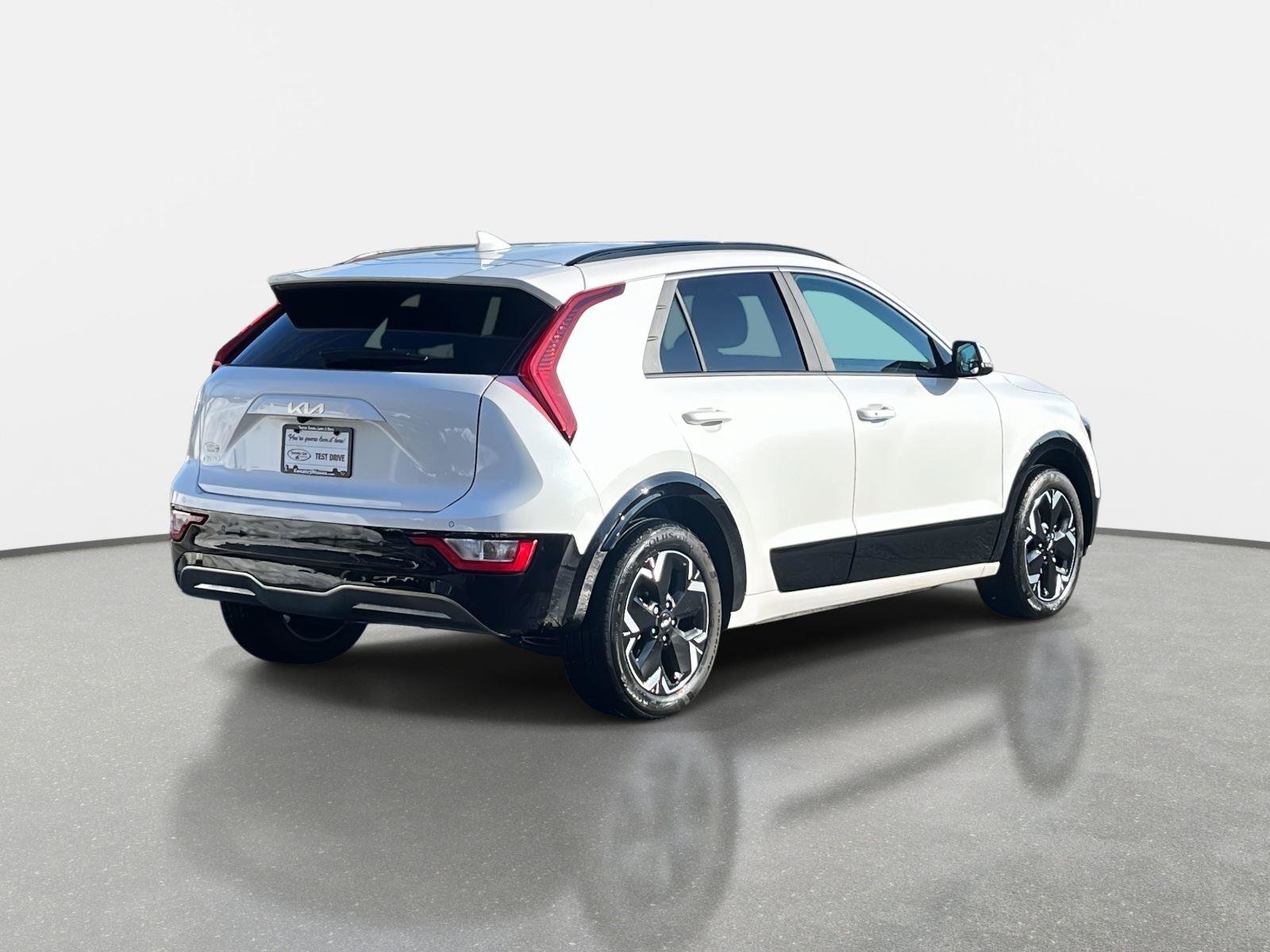 Used 2025 Kia Niro Wind w/ Wind Preserve Package image 5