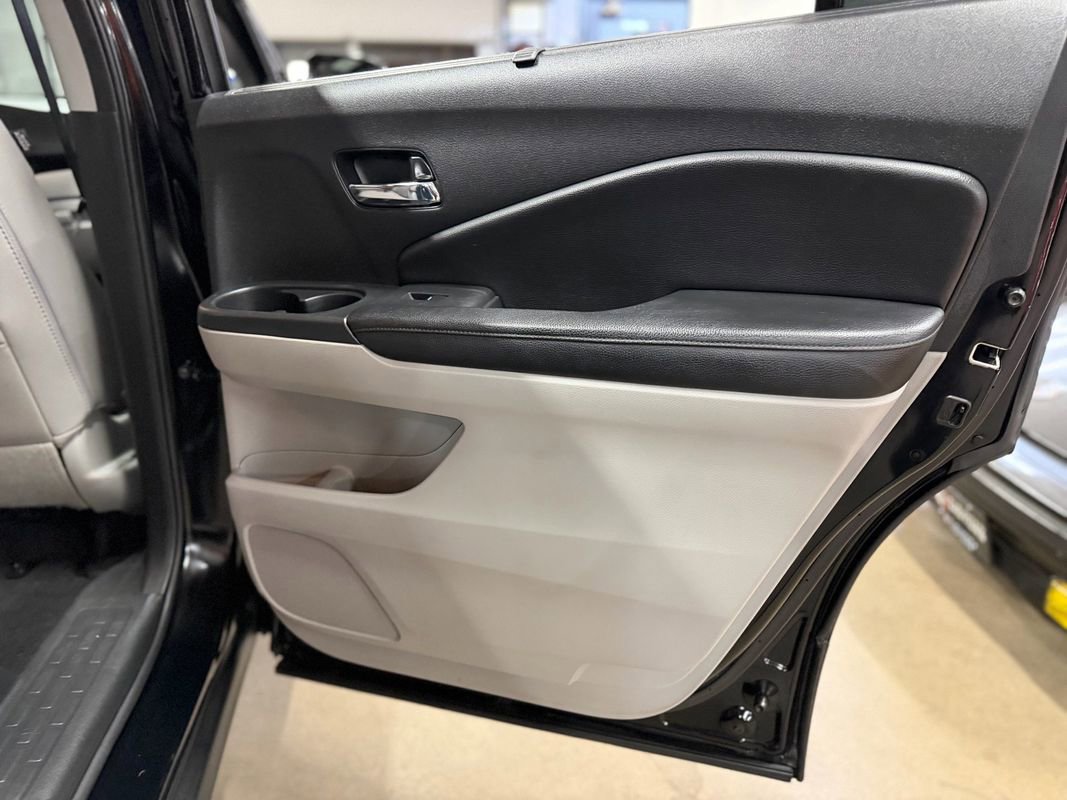 Used 2016 Honda Pilot Touring image 29